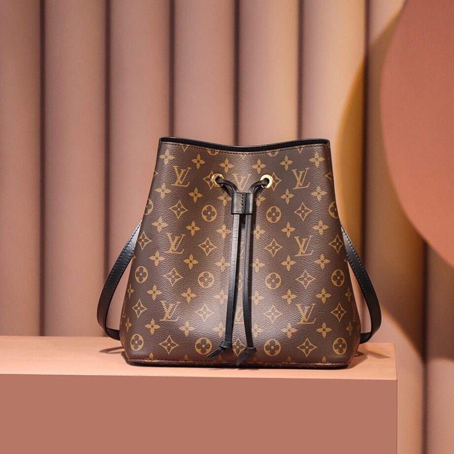 Louis Vuitton M44020 Black NéOnoé Bucket Bag