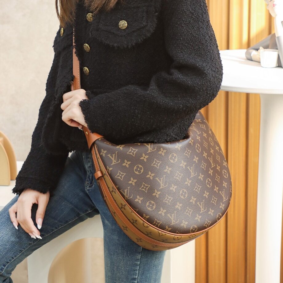 Louis Vuitton M46311 Loop Hobo Bag