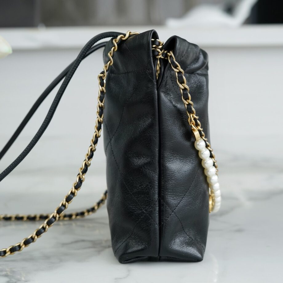 Chanel 23S Black Mini French Haas Calf Leather Pearl Chain Clause Chanel 22 Mini Handbag