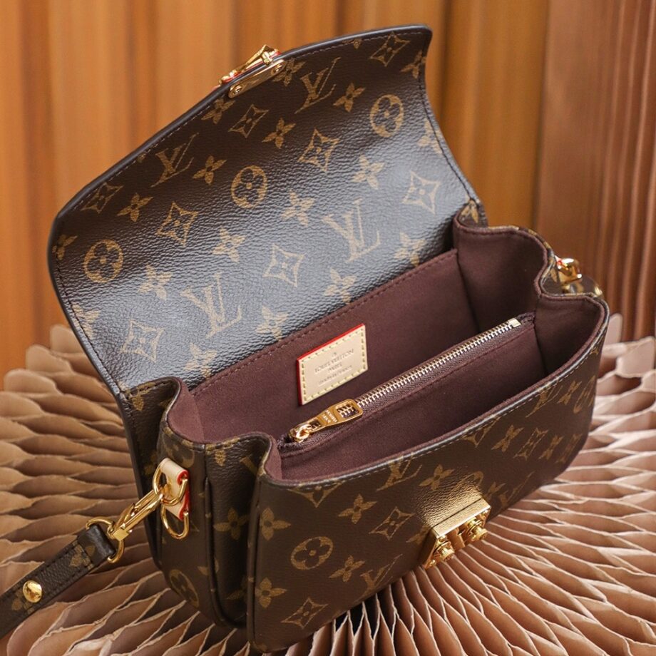 Louis Vuitton M46279 Pochette MéTis East West Bag