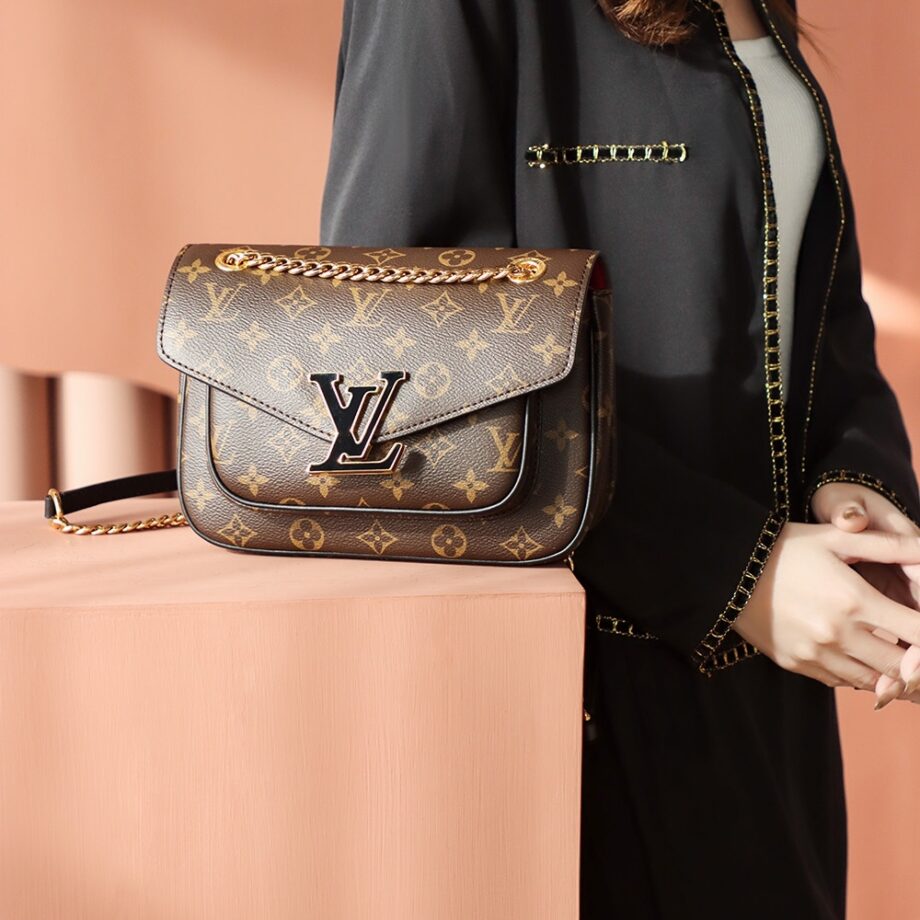 Louis Vuitton M45592 Passy Postman Chain Bag