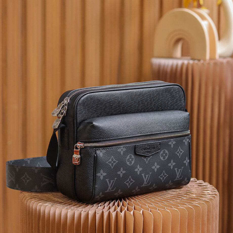 Louis Vuitton M30233 Outdoor Messenger