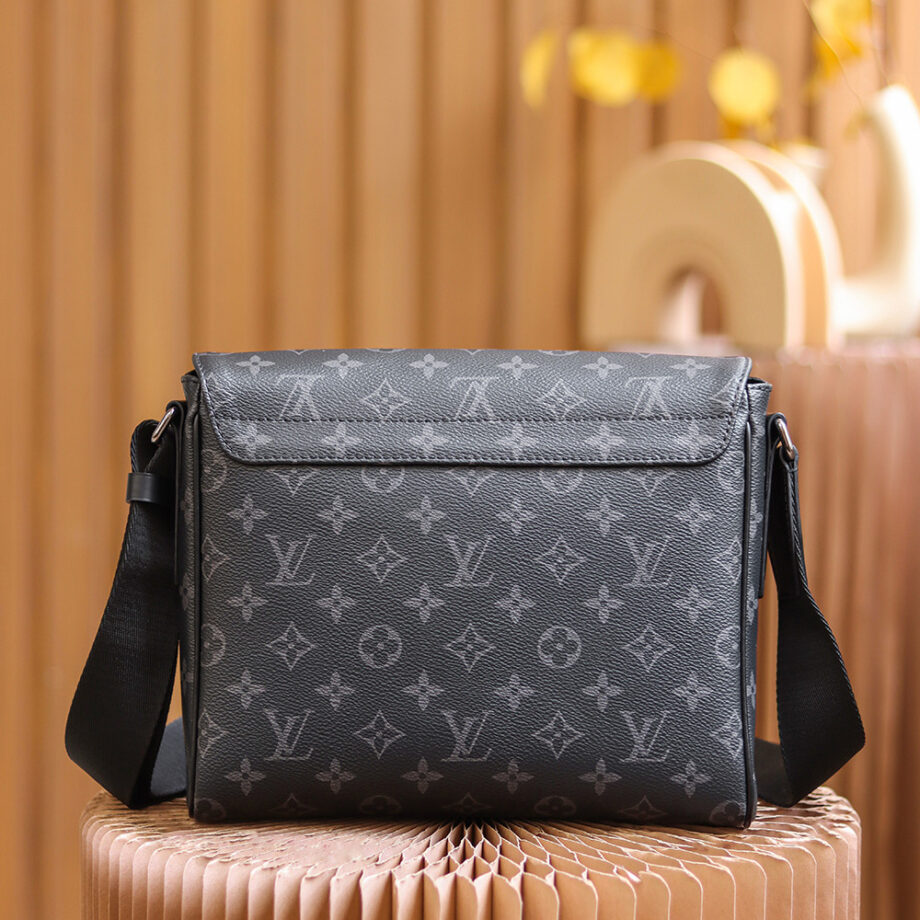 Louis Vuitton M46255 District Pm