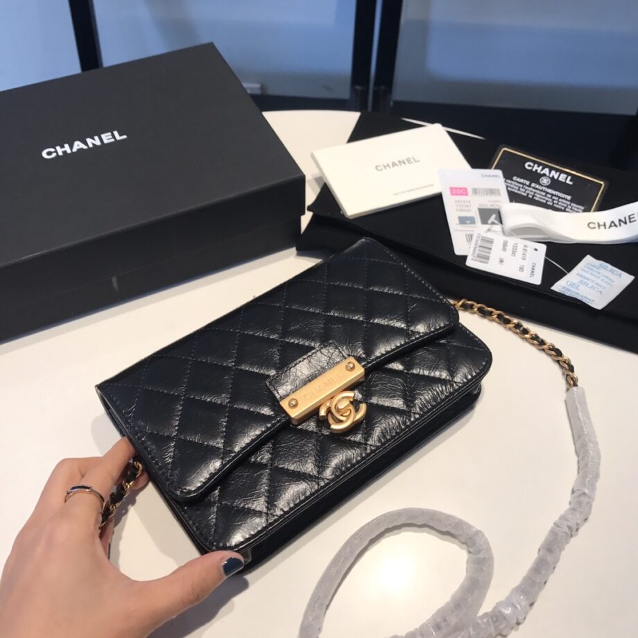 Chanel Oil Wax Cowhide Vintage Hardware Wallet On Chain