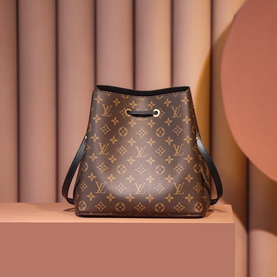 Louis Vuitton M44020 Black NéOnoé Bucket Bag