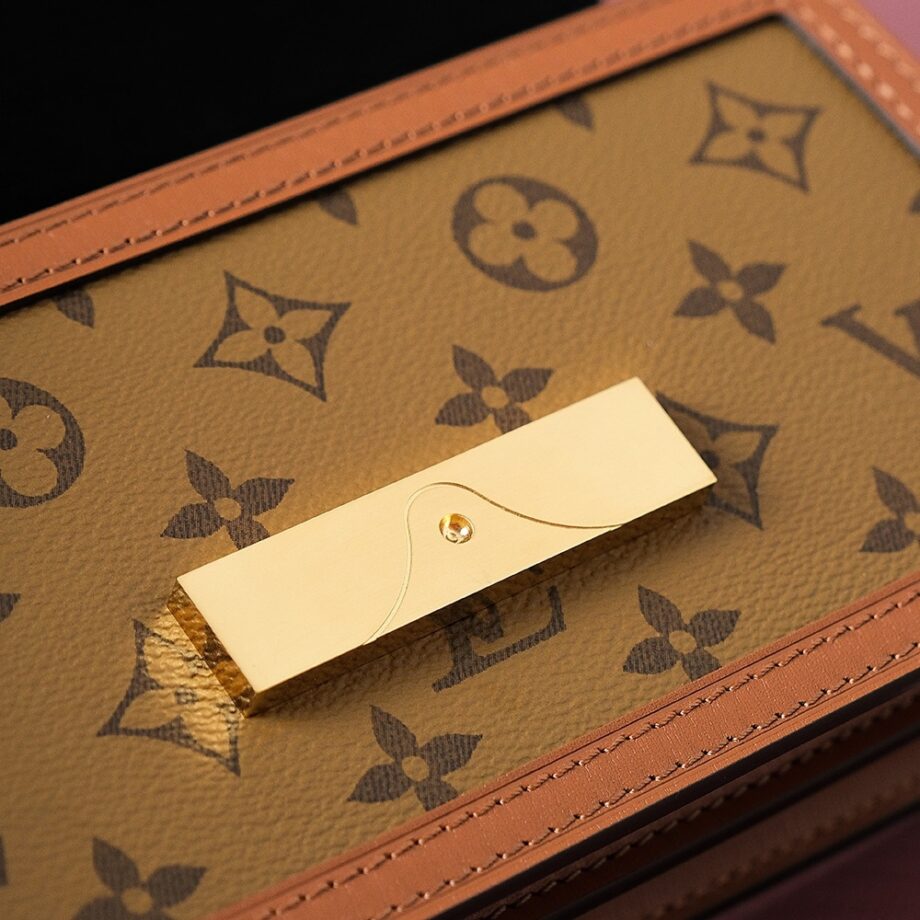 Louis Vuitton M46757 Dauphine East West